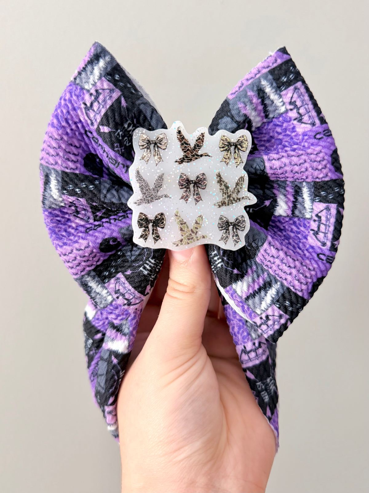 Camo ducks and bows - center on clip